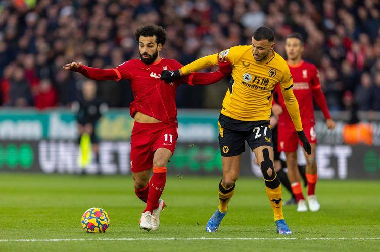 英超赛季战术调整逐步成型,战斗更激烈 英超赛季战术调整逐步成型,战斗更激烈