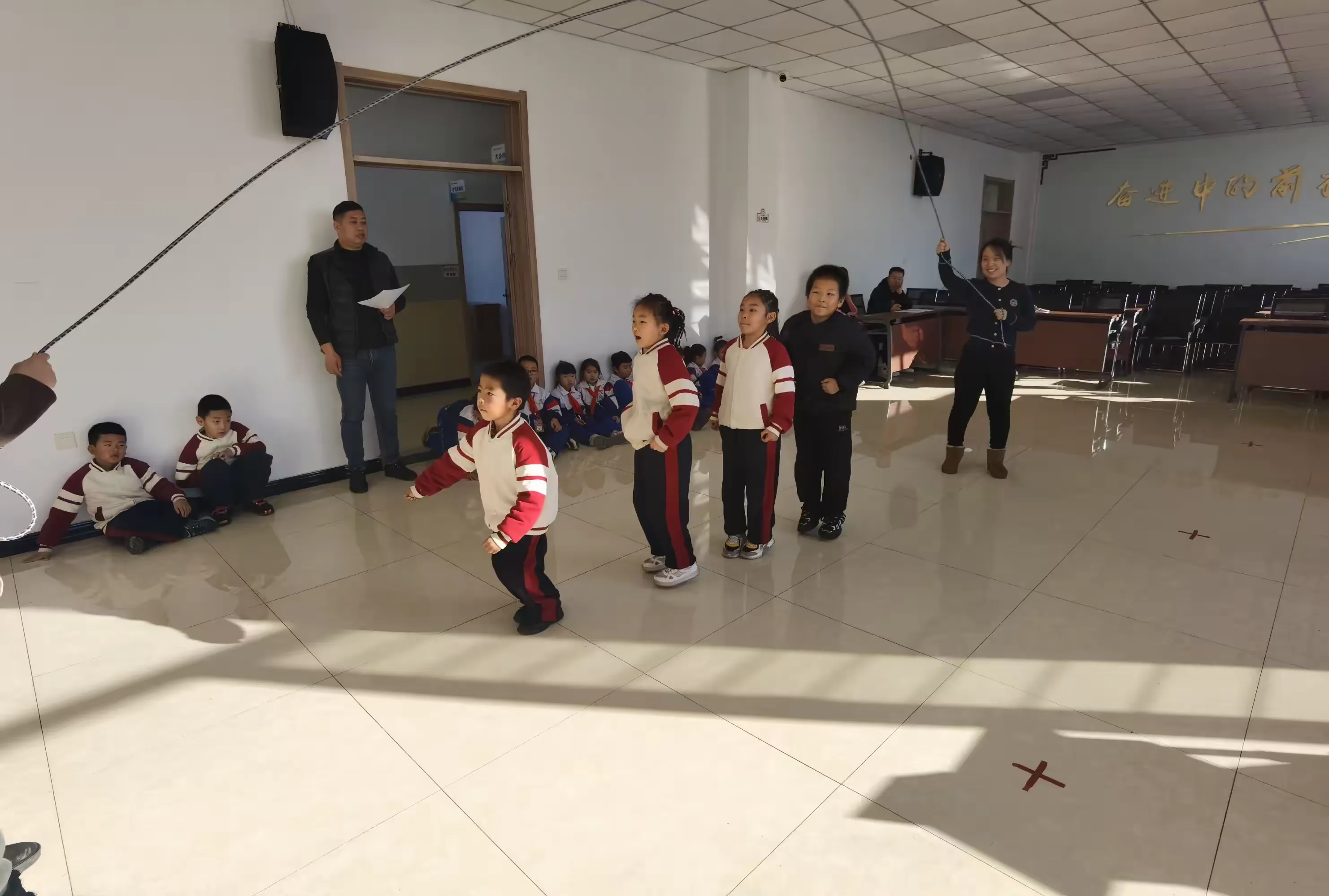 开云体育官方网站-大型趣味空中跳绳比赛，运动与娱乐的完美融合的简单介绍