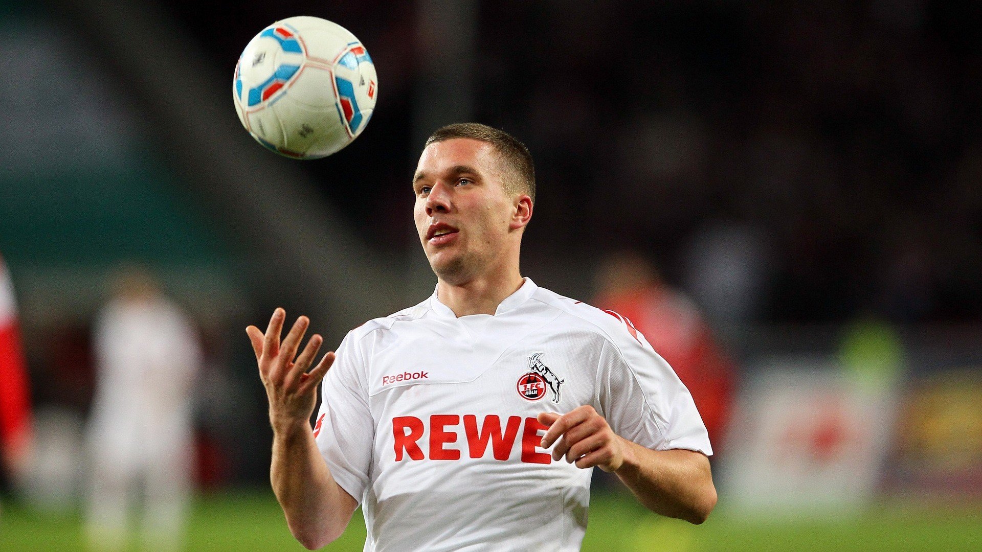 开云体育官网登入-球迷自制周边:最具创意的球队应援装备大赏,足球应援